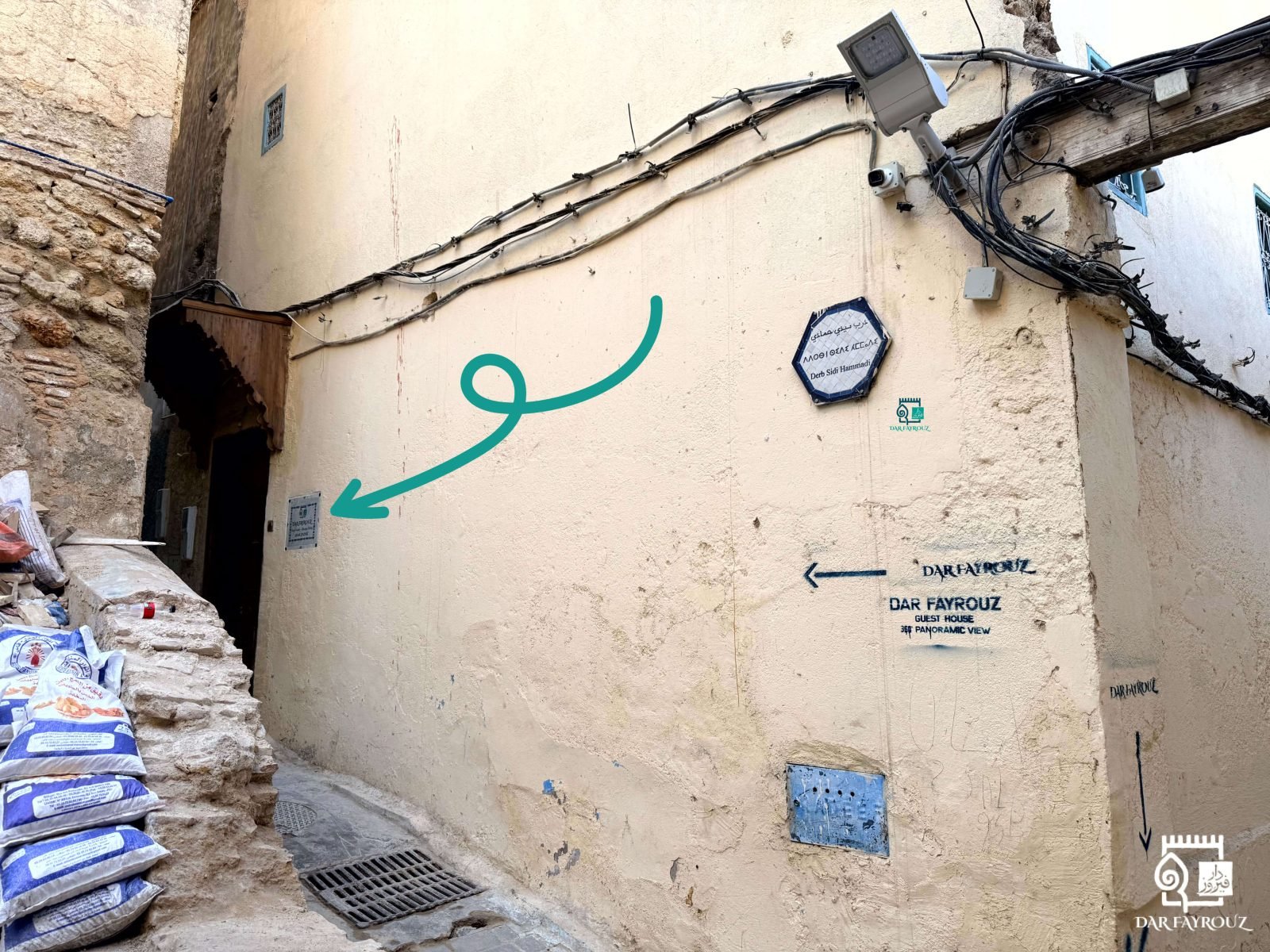The corner of Derb Sidi Hammadi: hexagonal plaque, Dar Fayrouz stencil and the arrow towards our door