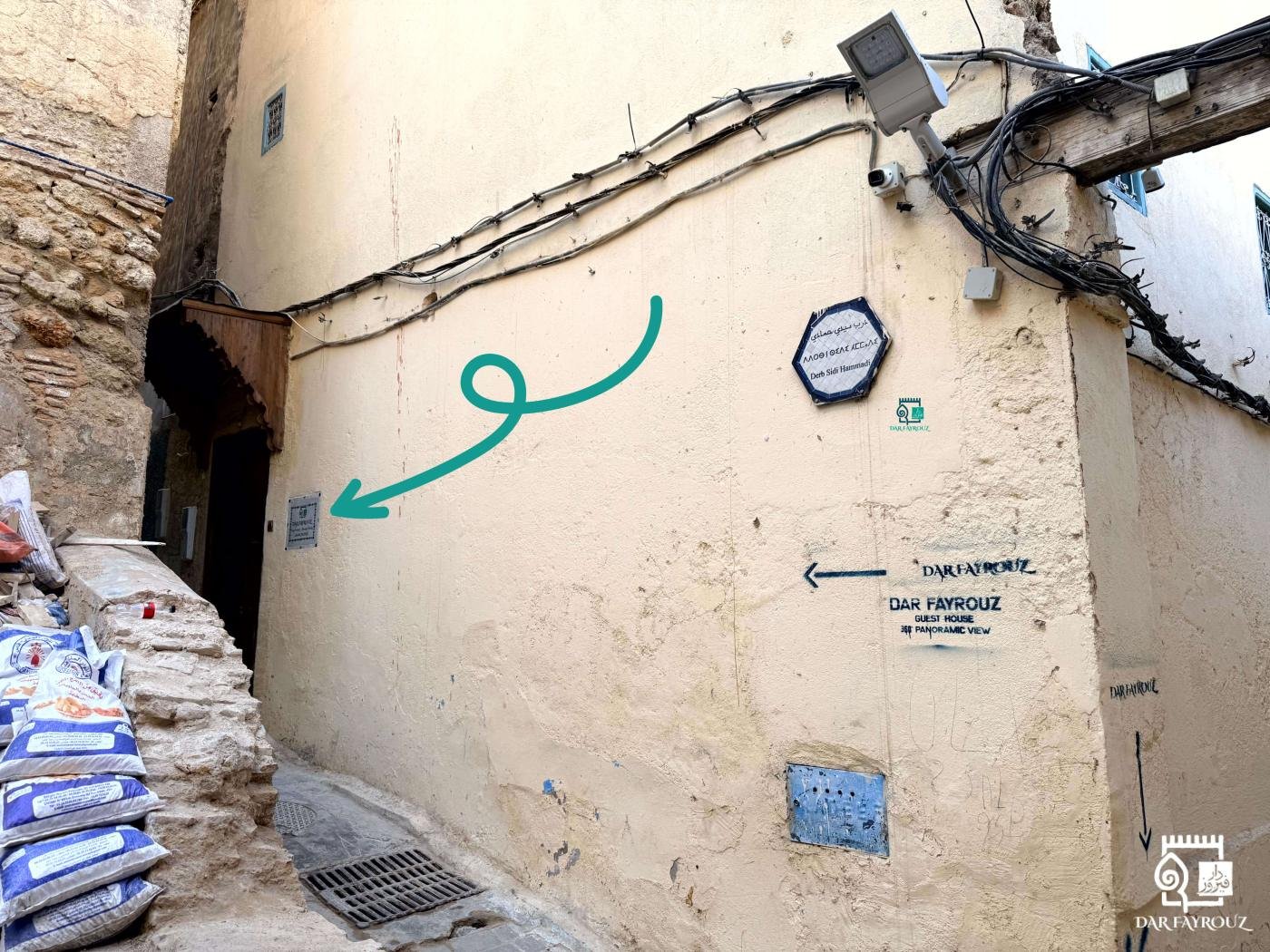 The corner of Derb Sidi Hammadi: hexagonal plaque, Dar Fayrouz stencil and the arrow towards our door